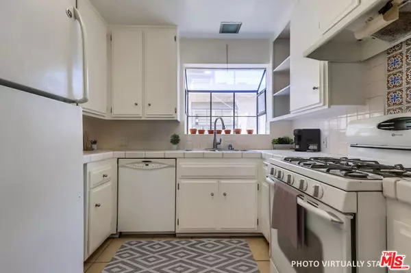 Los Angeles, CA 90049,352 S Barrington AVE #12
