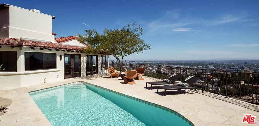 Los Angeles, CA 90068,6911 Los Tilos RD