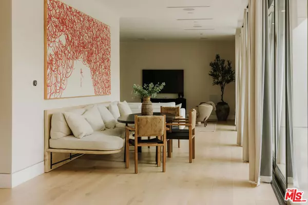 Los Angeles, CA 90049,260 S Canyon View DR