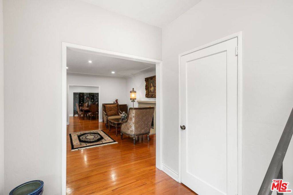 Los Angeles, CA 90027,4310 Cedarhurst CIR