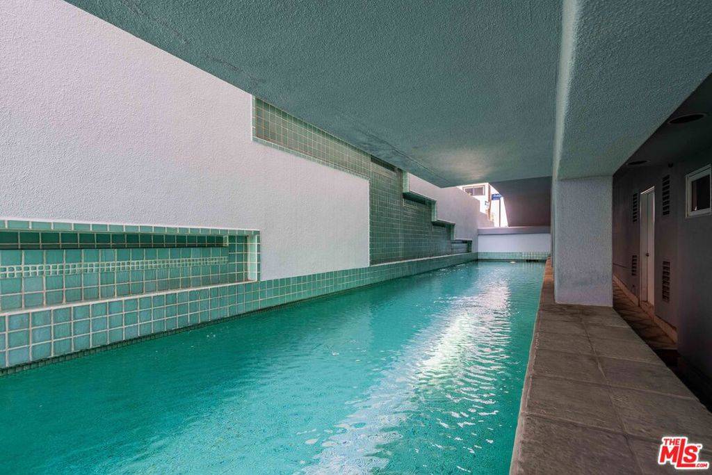 Marina Del Rey, CA 90292,4611 Roma CT
