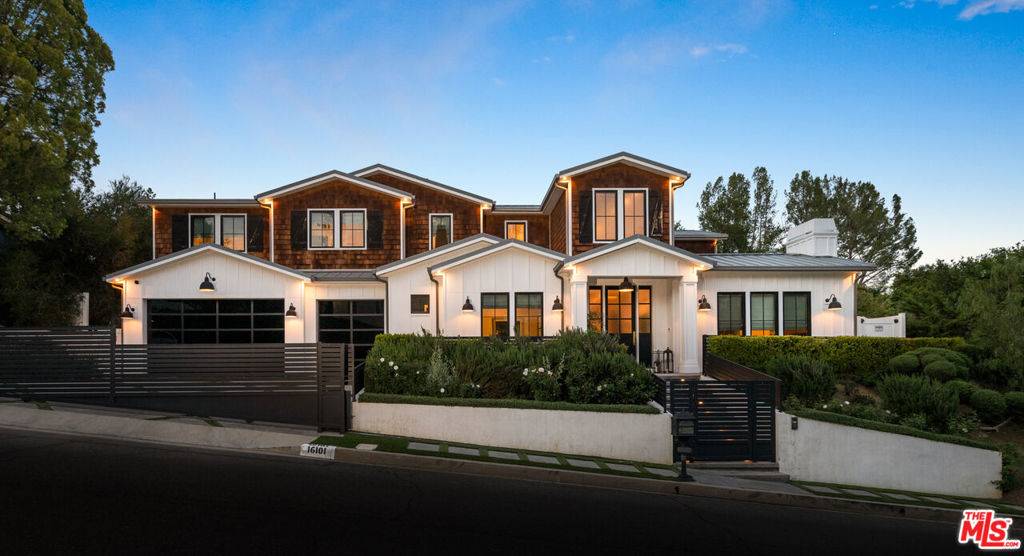Encino, CA 91436,16101 Royal Mount DR