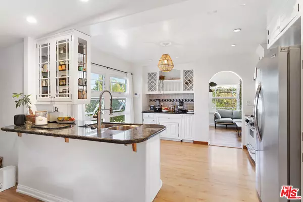 Los Angeles, CA 90066,4157 Tivoli AVE