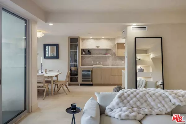 818 N Doheny DR #205, West Hollywood, CA 90069