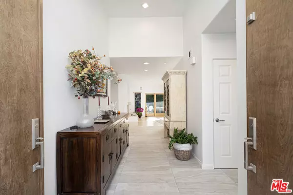 Beverly Hills, CA 90210,1708 Clear View DR