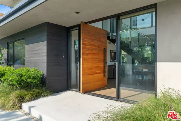 Los Angeles, CA 90027,2216 WINONA BLVD