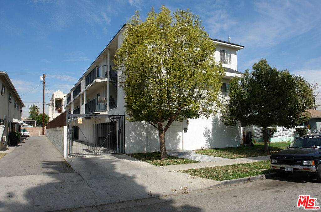 Van Nuys, CA 91401,14121 Friar ST