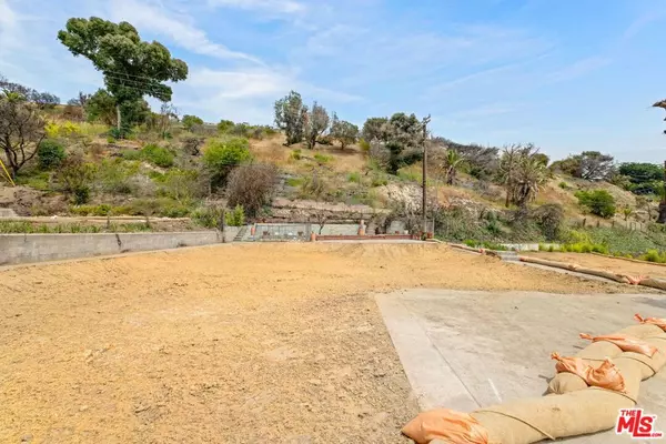 Pacific Palisades, CA 90272,820 Jacon WAY