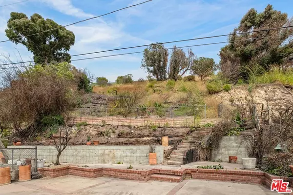 Pacific Palisades, CA 90272,820 Jacon WAY