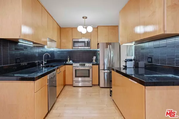 West Hollywood, CA 90069,705 Westmount DR #209
