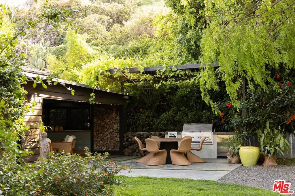 Los Angeles, CA 90068,6760 Mulholland DR