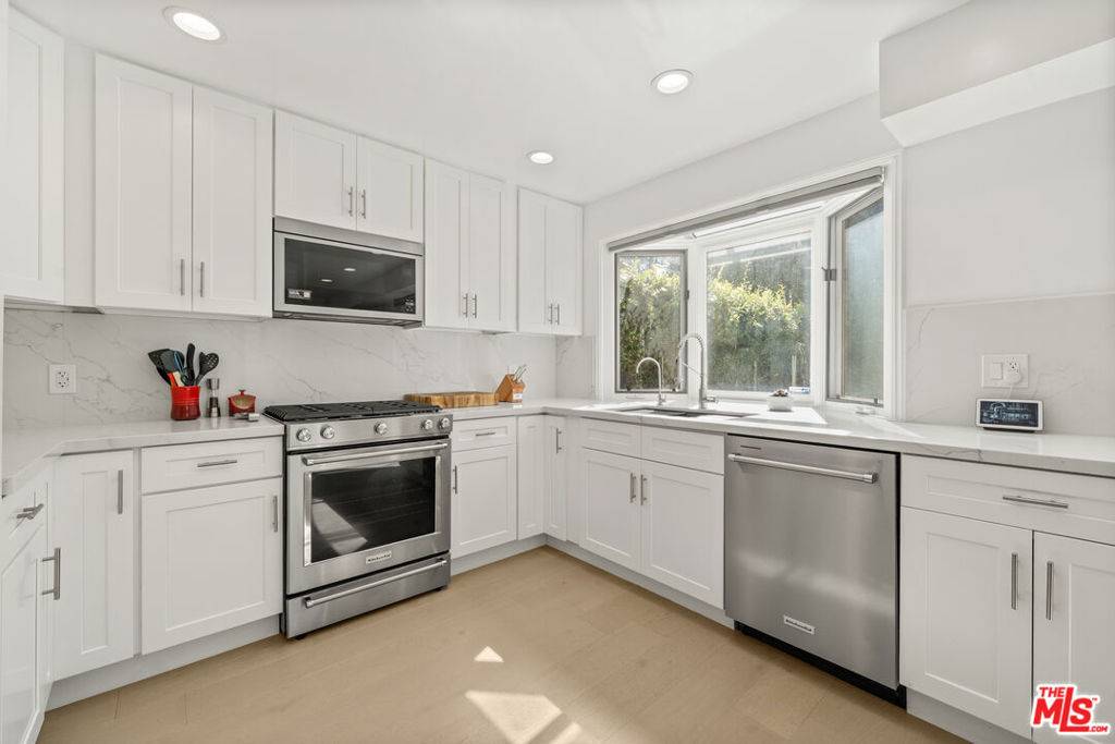 Marina Del Rey, CA 90292,13082 Mindanao WAY #11