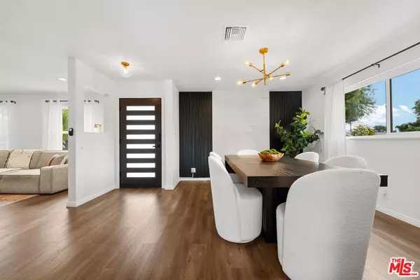 Fullerton, CA 92833,1313 W West AVE