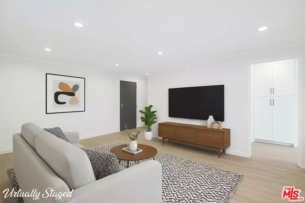 West Hollywood, CA 90069,960 Larrabee ST #214