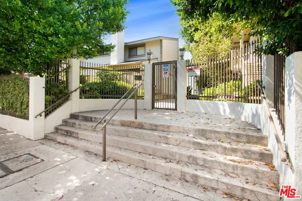 18445 Hatteras ST #102, Tarzana, CA 91356