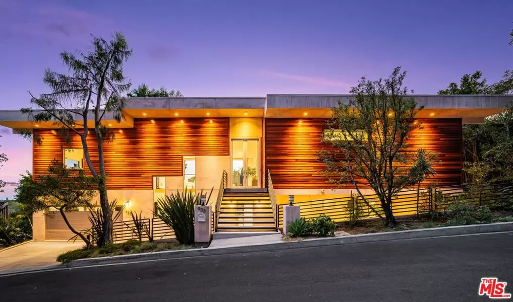 933 Bluegrass LN, Los Angeles, CA 90049