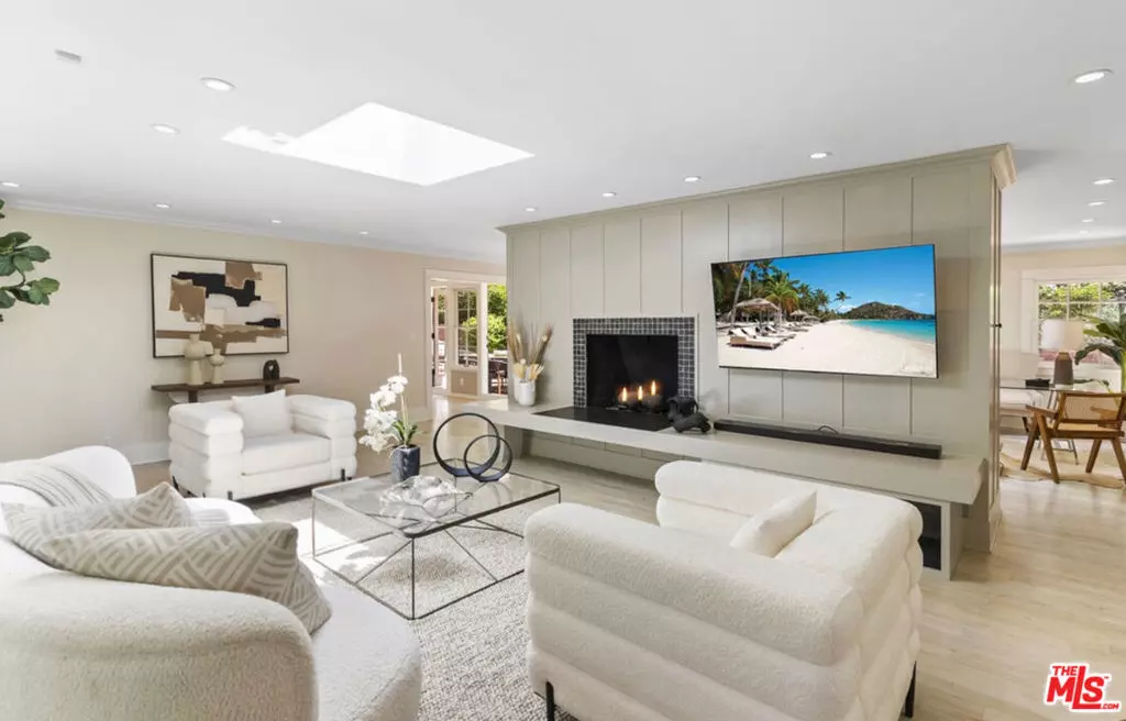 Beverly Hills, CA 90210,9520 Gloaming DR