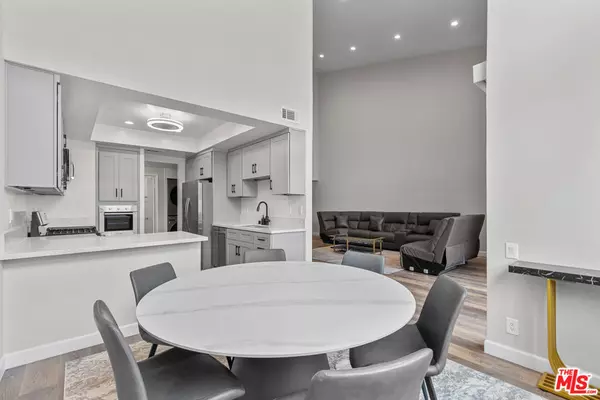 Encino, CA 91316,5310 Zelzah AVE #302