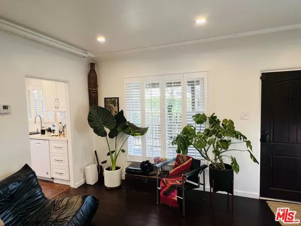 Los Angeles, CA 90034,8916 Cadillac AVE