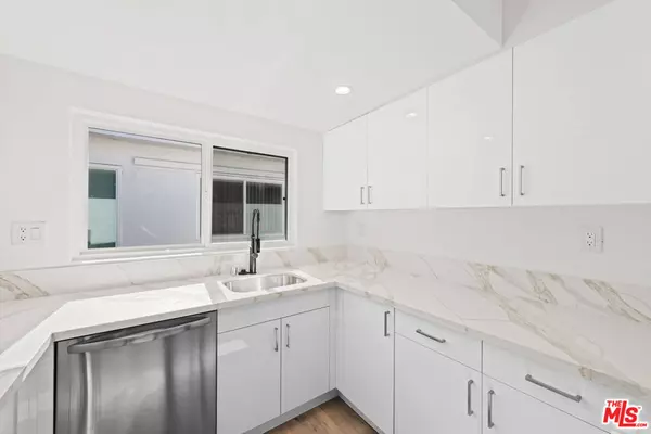 Los Angeles, CA 90025,1951 Selby AVE #6