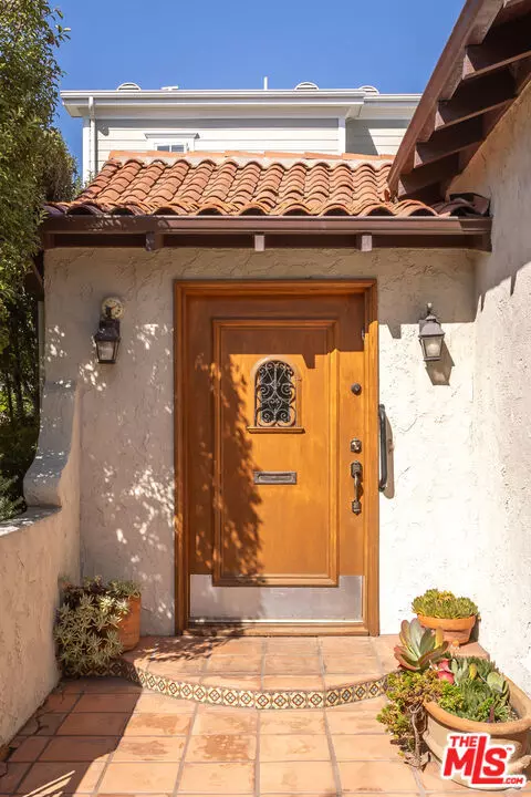 Los Angeles, CA 90064,10436 Troon AVE