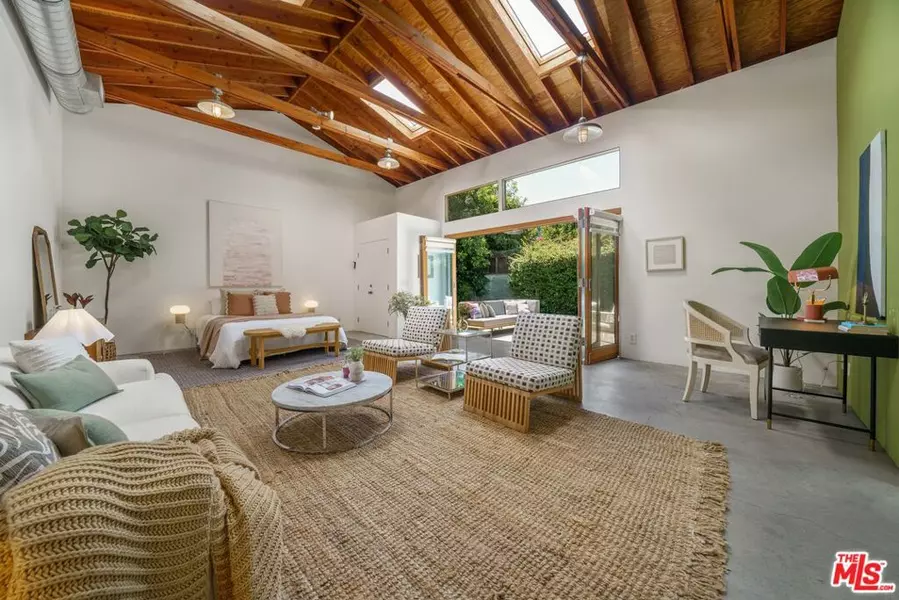 12432 Hesby ST, Valley Village, CA 91607