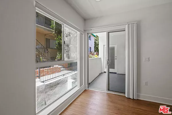 Los Angeles, CA 90025,1411 Barry AVE #306