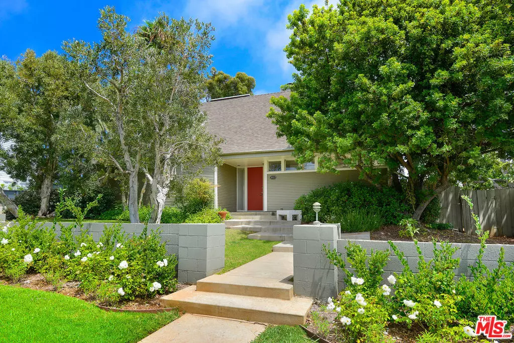 Pacific Palisades, CA 90272,902 EL MEDIO AVE