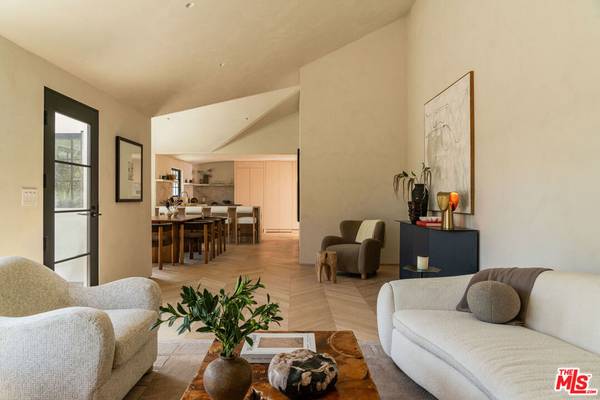Los Angeles, CA 90069,8353 Sunset View DR