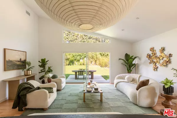 Los Angeles, CA 90008,3974 S Orange DR