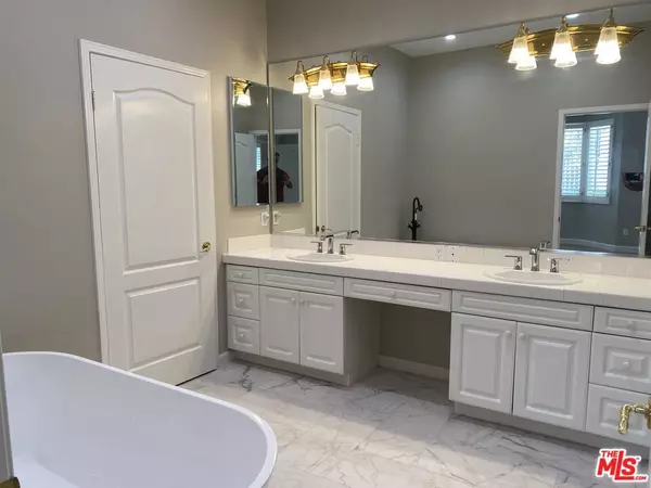 Pacific Palisades, CA 90272,732 PALISADES DR