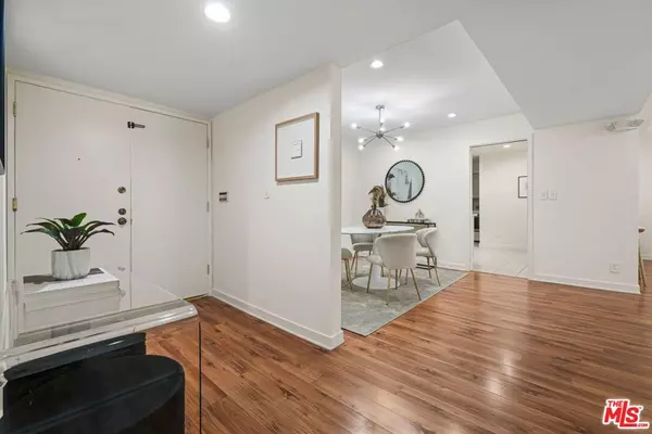 Encino, CA 91316,5440 Lindley AVE #208