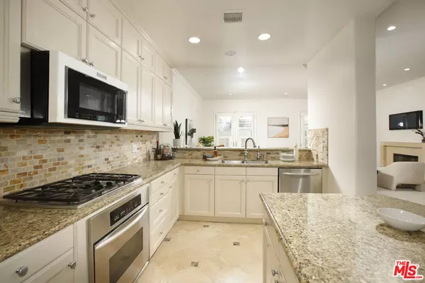 Beverly Hills, CA 90211,143 N Arnaz DR #204
