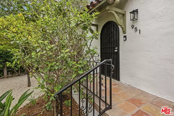 Los Angeles, CA 90046,951 N Martel AVE