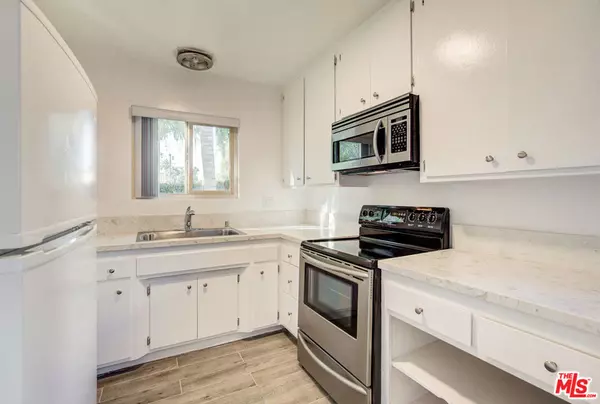 Los Angeles, CA 90016,2230 S Redondo BLVD