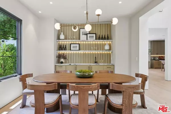 Sherman Oaks, CA 91423,4113 Woodman AVE