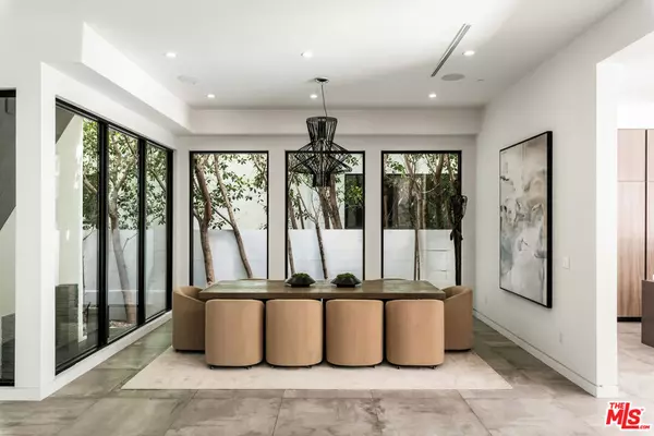 Los Angeles, CA 90038,833 N Cherokee AVE