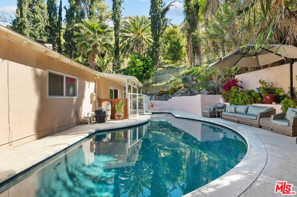 4300 Pampas RD, Woodland Hills, CA 91364