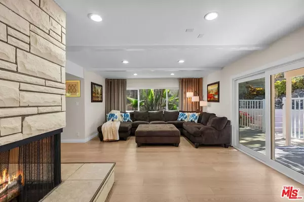 Woodland Hills, CA 91364,4300 Pampas RD