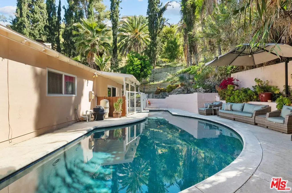 Woodland Hills, CA 91364,4300 Pampas RD