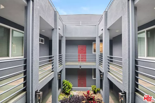 Los Angeles, CA 90004,5051 Rosewood AVE #206
