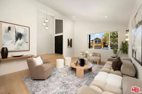Los Angeles, CA 90056,5432 Marjan AVE