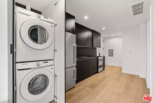 Los Angeles, CA 90034,3688 Overland AVE #205