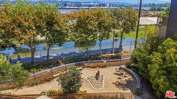 Los Angeles, CA 90039,2974 Ripple PL #203