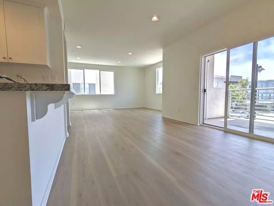 Hawthorne, CA 90250,13024 Union AVE #201