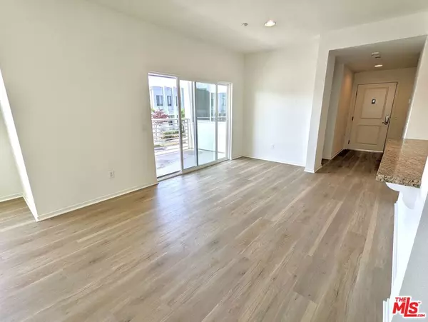 Hawthorne, CA 90250,13024 Union AVE #201