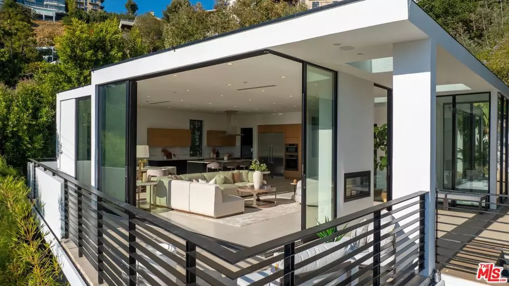 1516 Forest Knoll DR, West Hollywood, CA 90069