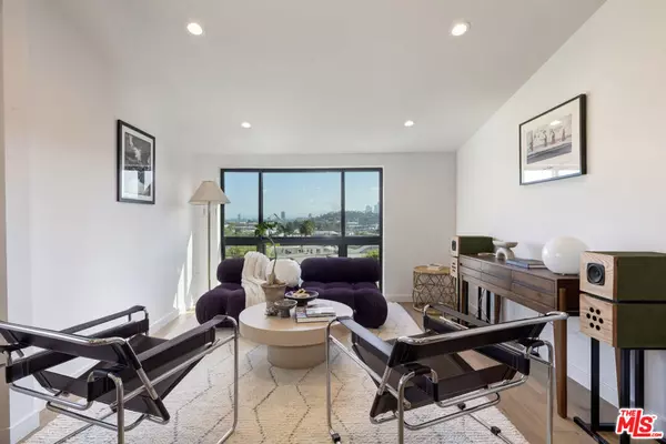 Los Angeles, CA 90065,3404 Glenalbyn DR