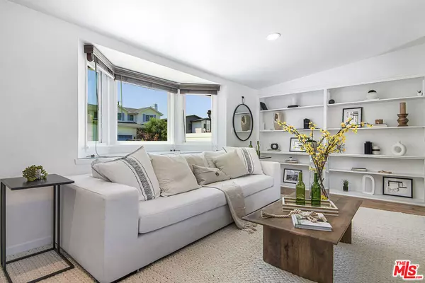 Los Angeles, CA 90035,9611 Cresta DR