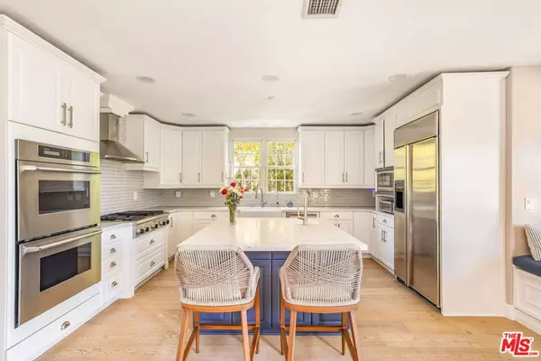 Sherman Oaks, CA 91423,3942 Glenridge DR